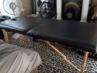 Portable Massage table * **LIGHTWEIGHT*** for immediate pick up