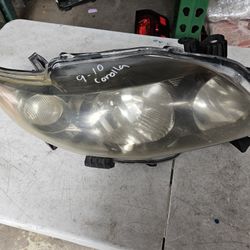 Toyota Corolla Right Headlight 