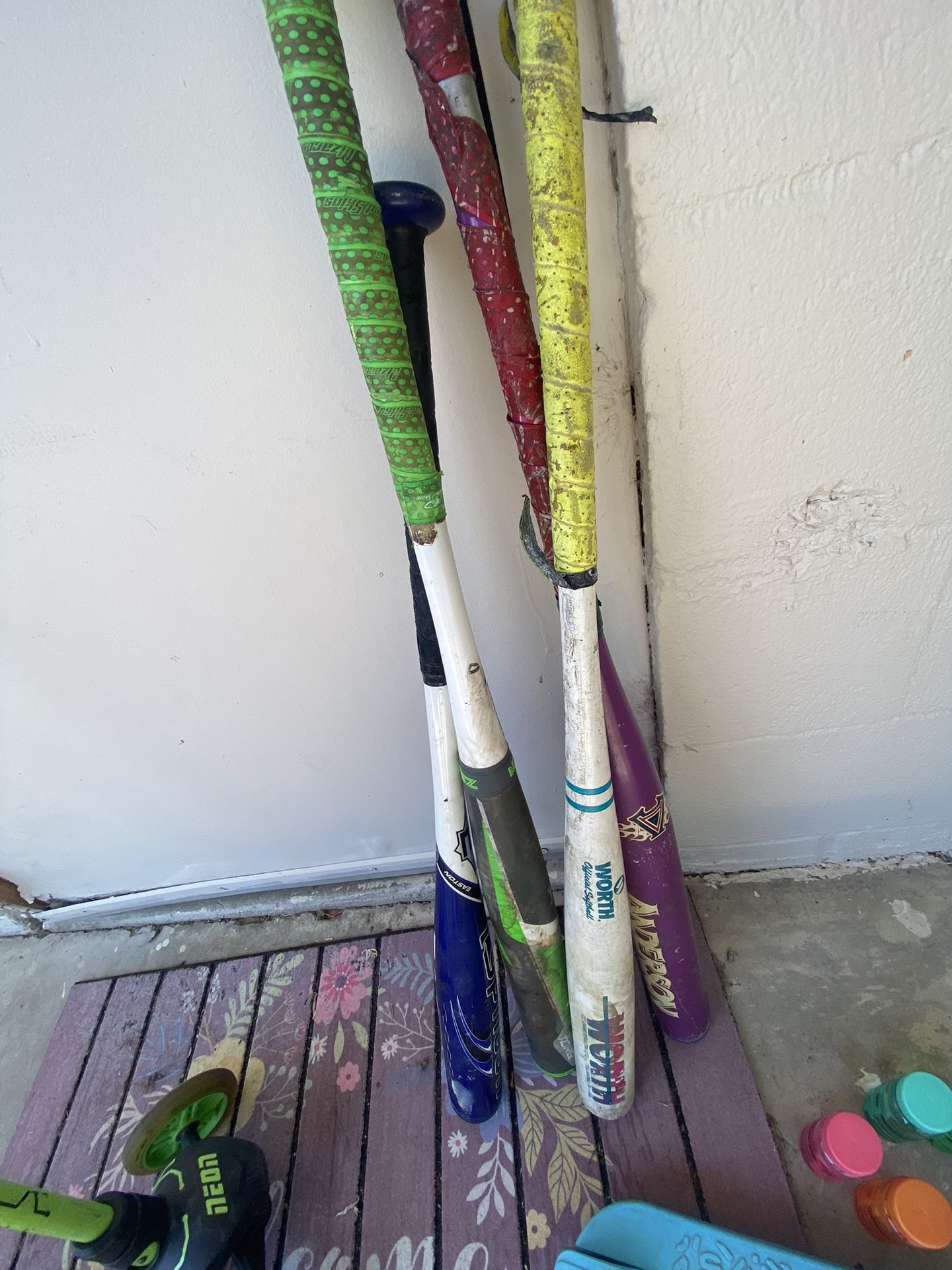 Girls Softball Bats. $30 For All Four. Great Deal