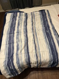 Bed Comforter - Queen/Full