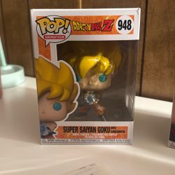 Super Saiyan Goku With Kamehameha Vinyl Figure