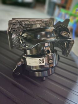 2015-2020 Cadillac Escalade OEM Engine Motor Mount Passenger Side 