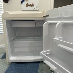 Mini-fridge - Mini Refrigerador 