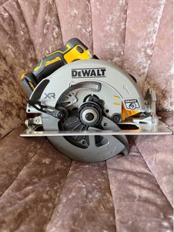 Dewalt saw