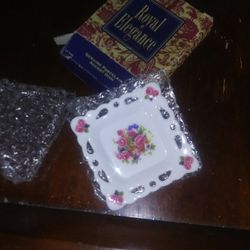 Porcelin Accent Dish. Royal Elegance