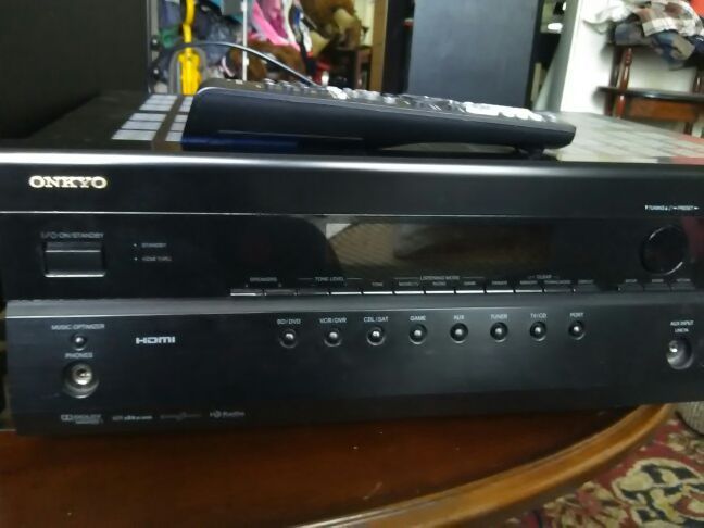 Onkyo Receiver w/ remote ( HT-RC230)