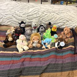 14 Collectible Coca-Cola International Animal Collection.