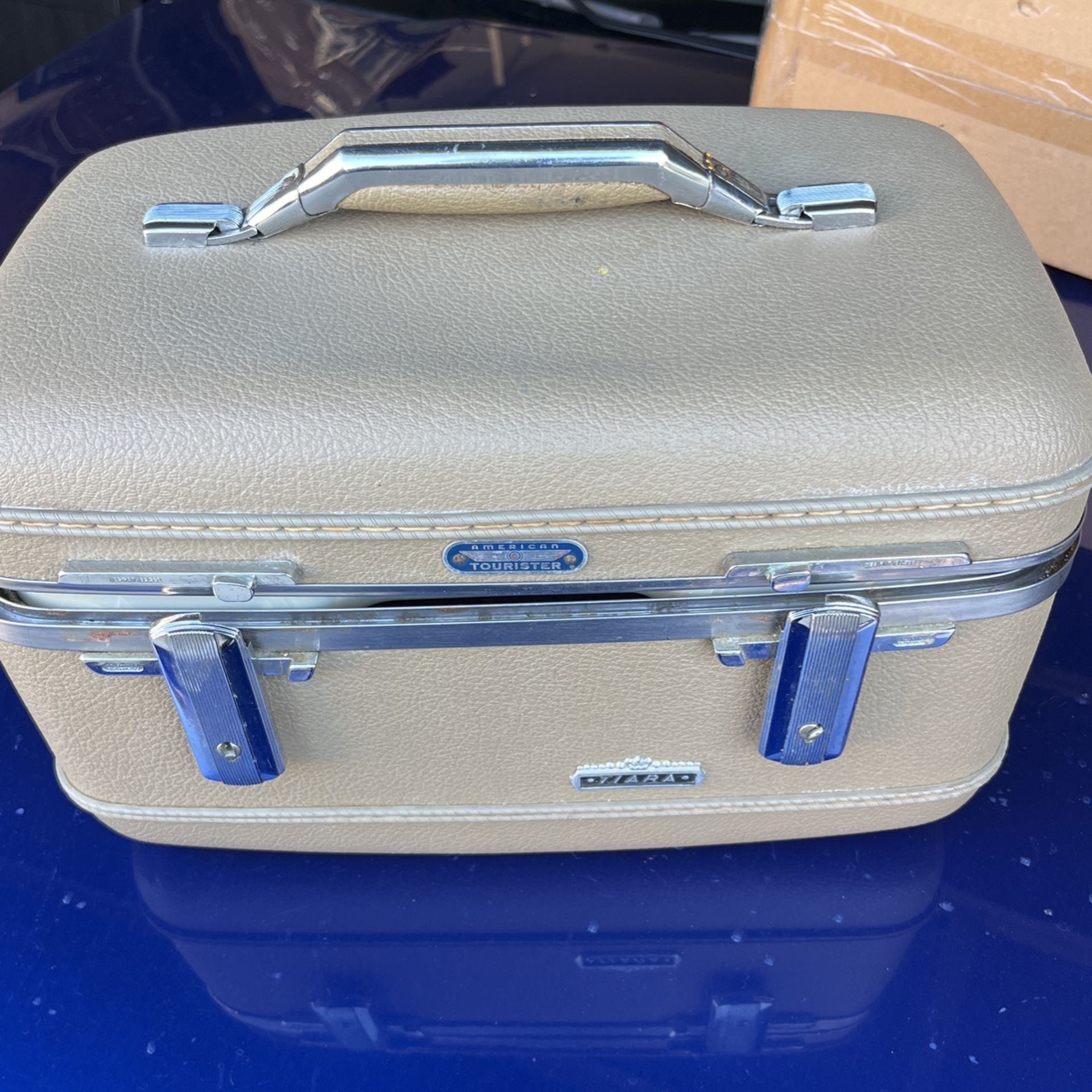 American Tourister Carry On - Vintage