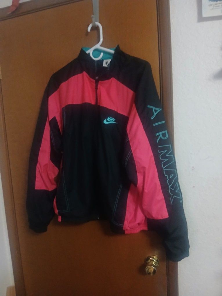 
🌟 Nike Air Max Windbreaker – Retro Colorway! 🌟
