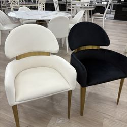 Accent Arm Chairs / Dining Room Chairs 