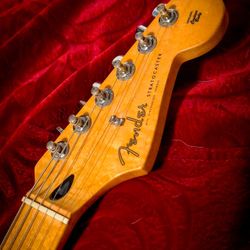 Fender Special Edition Standard Stratocaster HSS Maple Fingerboard Black  Electric Guitar