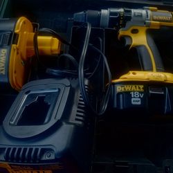 Dewalt 18V DCD950 XRP 1/2” Cordless Hammer Drill W/ Charger/ Battery/ Case