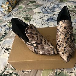 NAKED FEET SHOES SIZE  6