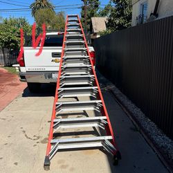 Escalera de 14 pies de fibra de vidrio doble subida casi nuevas