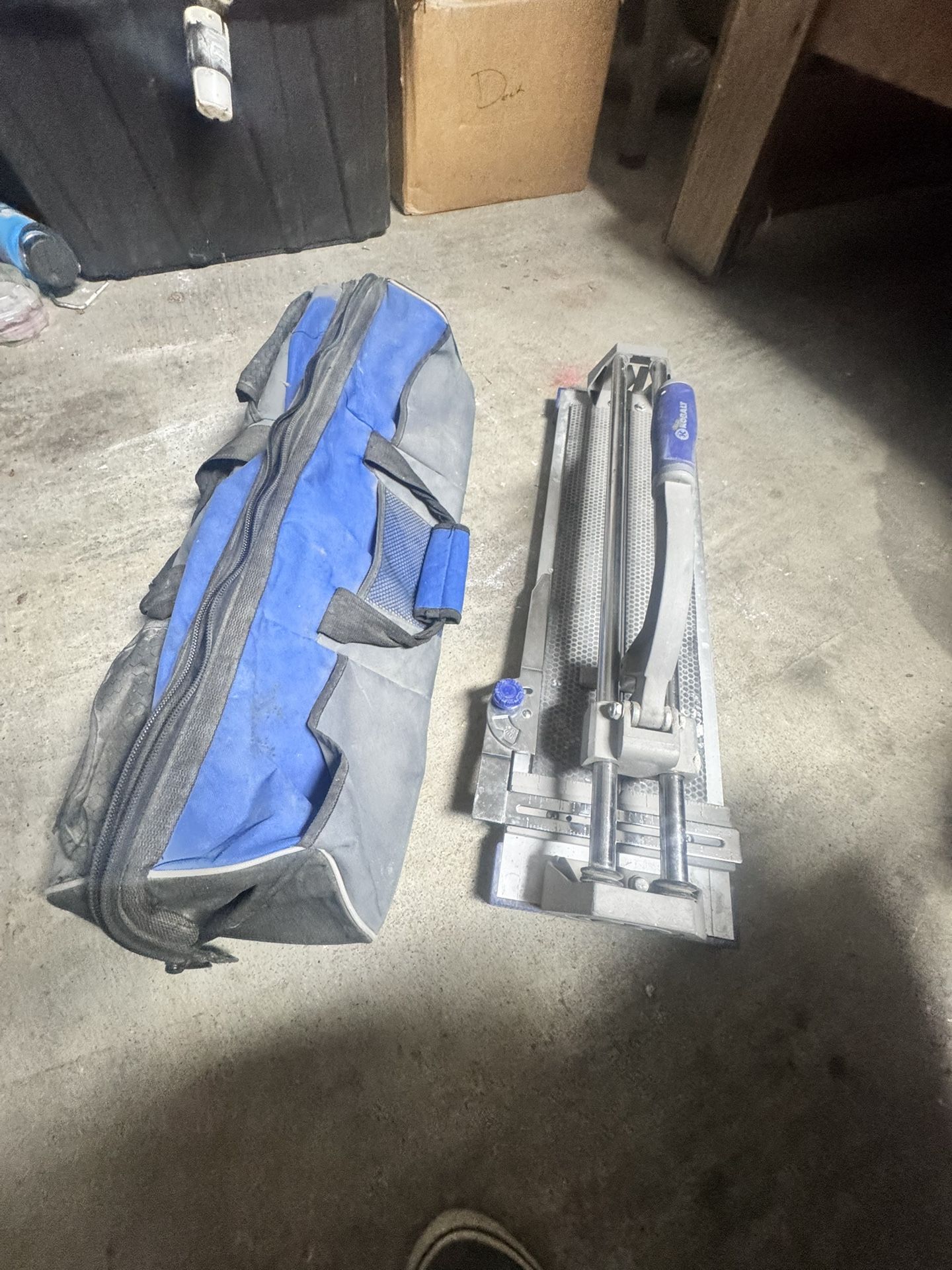 Kobalt Tile Snapper