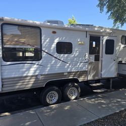 2010 24ft 5th Wheel Nomad Trailer in Avondale
