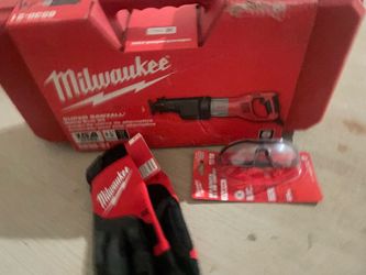 Milwaukee Sawzall w/extras