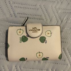 Coach - Small Trifold Apple Wallet