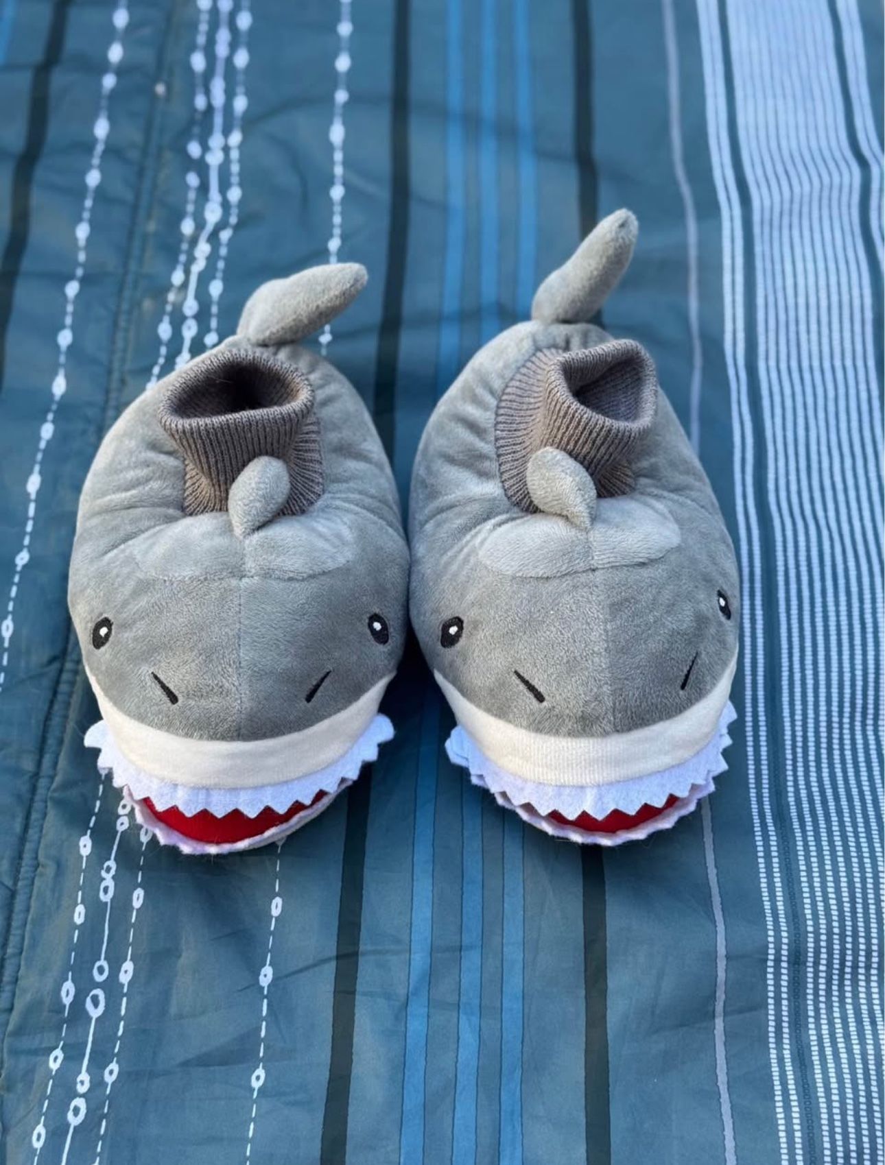 New Without Tags Shark Slippers Size 9/10