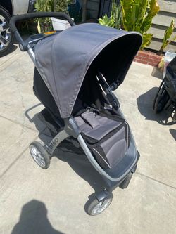 Free stroller and bag of clothes
