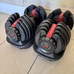 Pair Of Bowflex 552 adjustable dumbbells