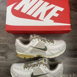 Nike Zoom Vomero 5 SP Light Bone Neutral Olive Size 9 Mens