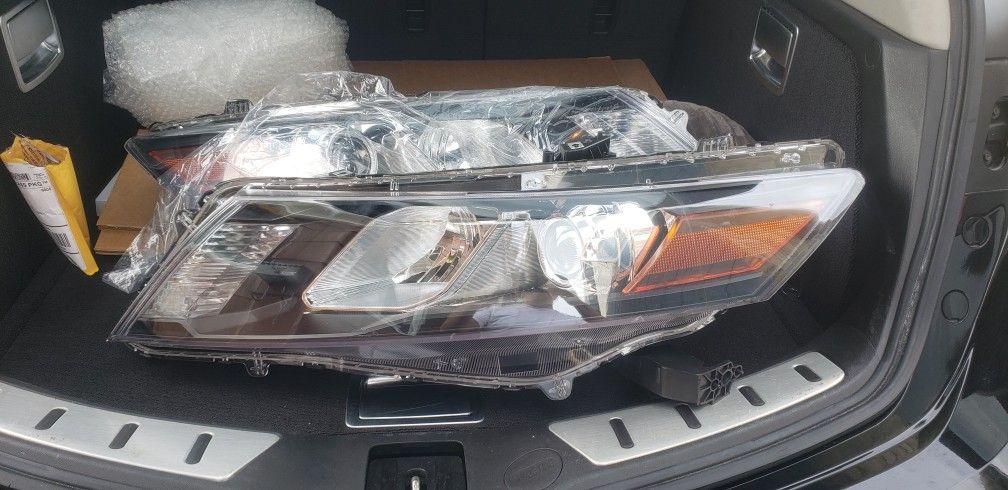 2011 Honda Crosstour Front Headlights