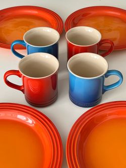 Le Creuset Stoneware Set – 4 Flame 10.5” Plates + 4 Mugs