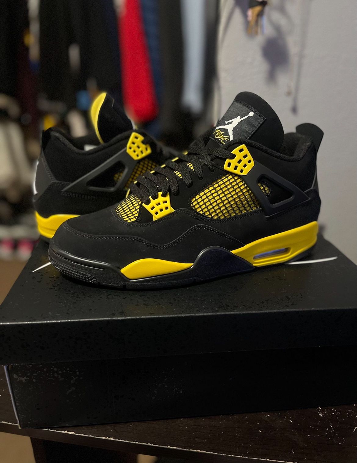 Thunder Jordan 4 