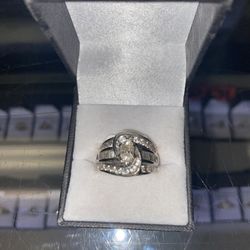 ENGAGEMENT RINGS 