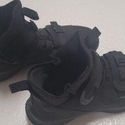 Nike LeBron Soldier 13, Size 9 Triple Black