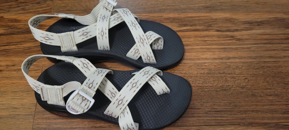 New!!! CHACO Sandals Women Size 7