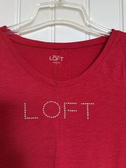 ann taylor loft red tee size M never worn 