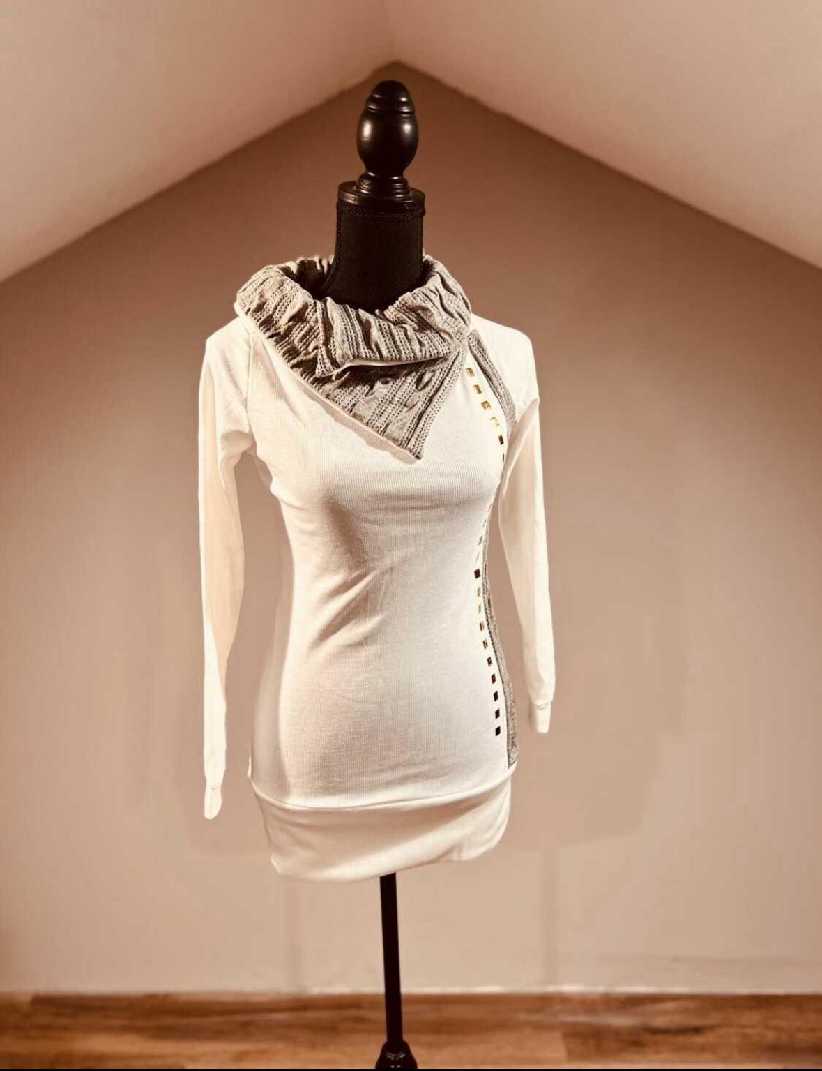 New Small White Gray and Gold Jewel Sweater