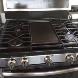 GE Profile Gas Stove W / Convention Oven 