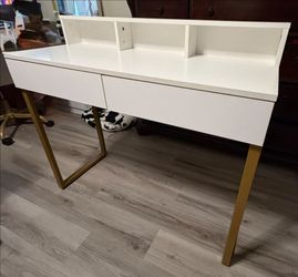 Desk/vanity