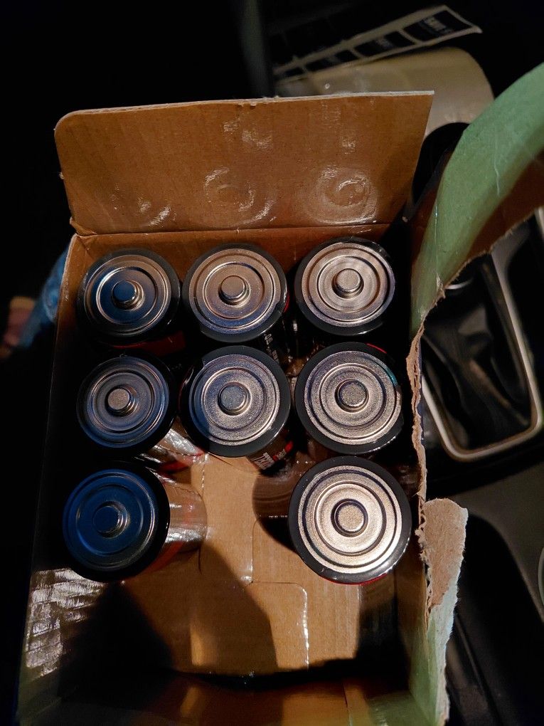 (8) D Batteries $5 Must Buy All 8 We Still Have It 