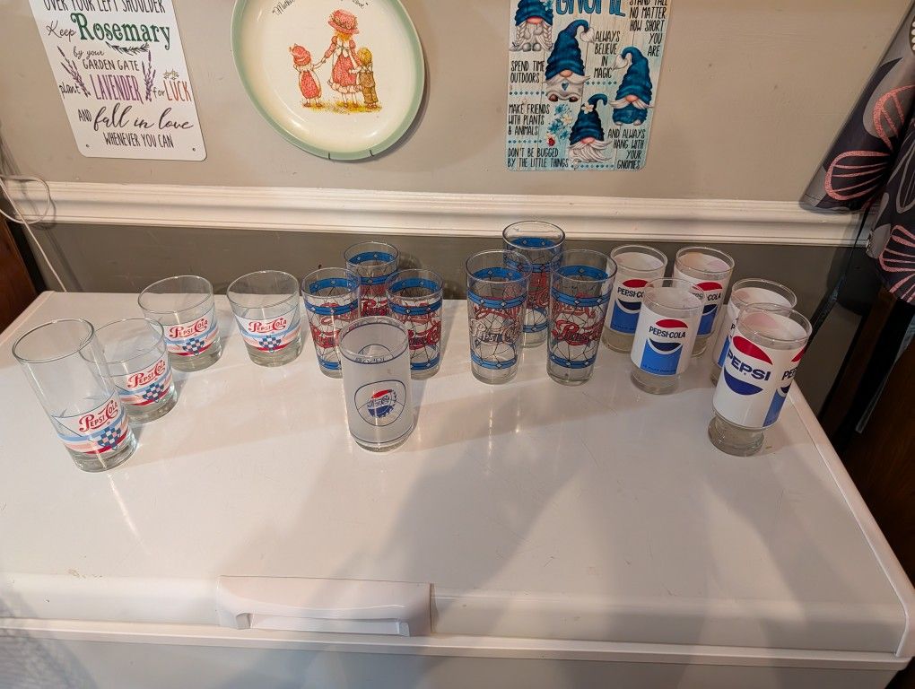 16 Pepsi Glasses Variety and calendar from 1988