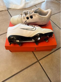 Women’s Hyperdiamond cleats