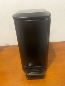 Matte Black Step Trash Can – Small / Bathroom Size