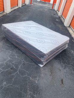 Full mattress with box spring (2pc set - new)