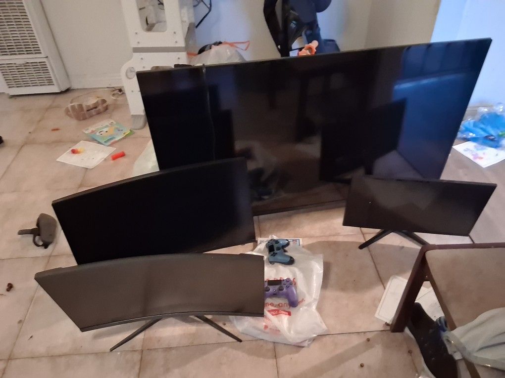 3 Monitors 2 Tvs
