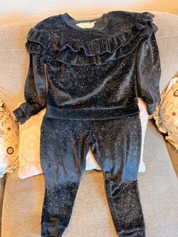 Girls outfit size 6 in good condition and lightly used