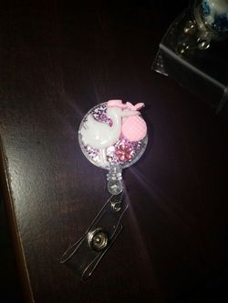 Retractable bagde holder