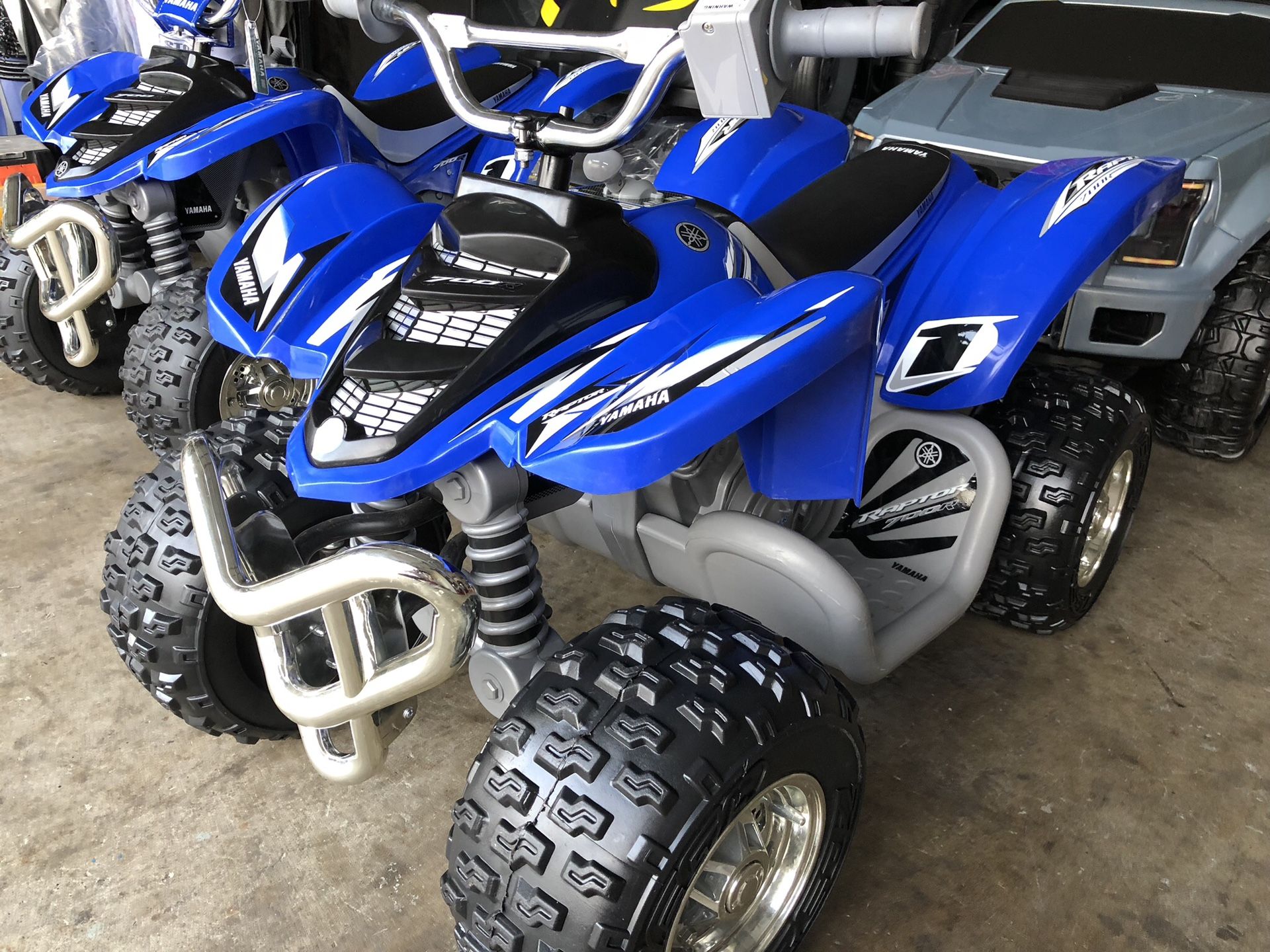 BRAND NEW Blue Yamaha Raptor Quad 12volt electric kids ride on cars power wheels