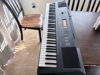 Yamaha PSR EW300 Electronic Keyboard - Cash Only