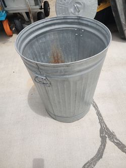 Metal can with tops