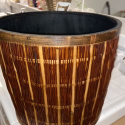 Wicker brown Bombay wood  natural  rattan  buckle  rounded Black inside  beautiful  trumk  collectible hand big vase  base storage holder  plant base 