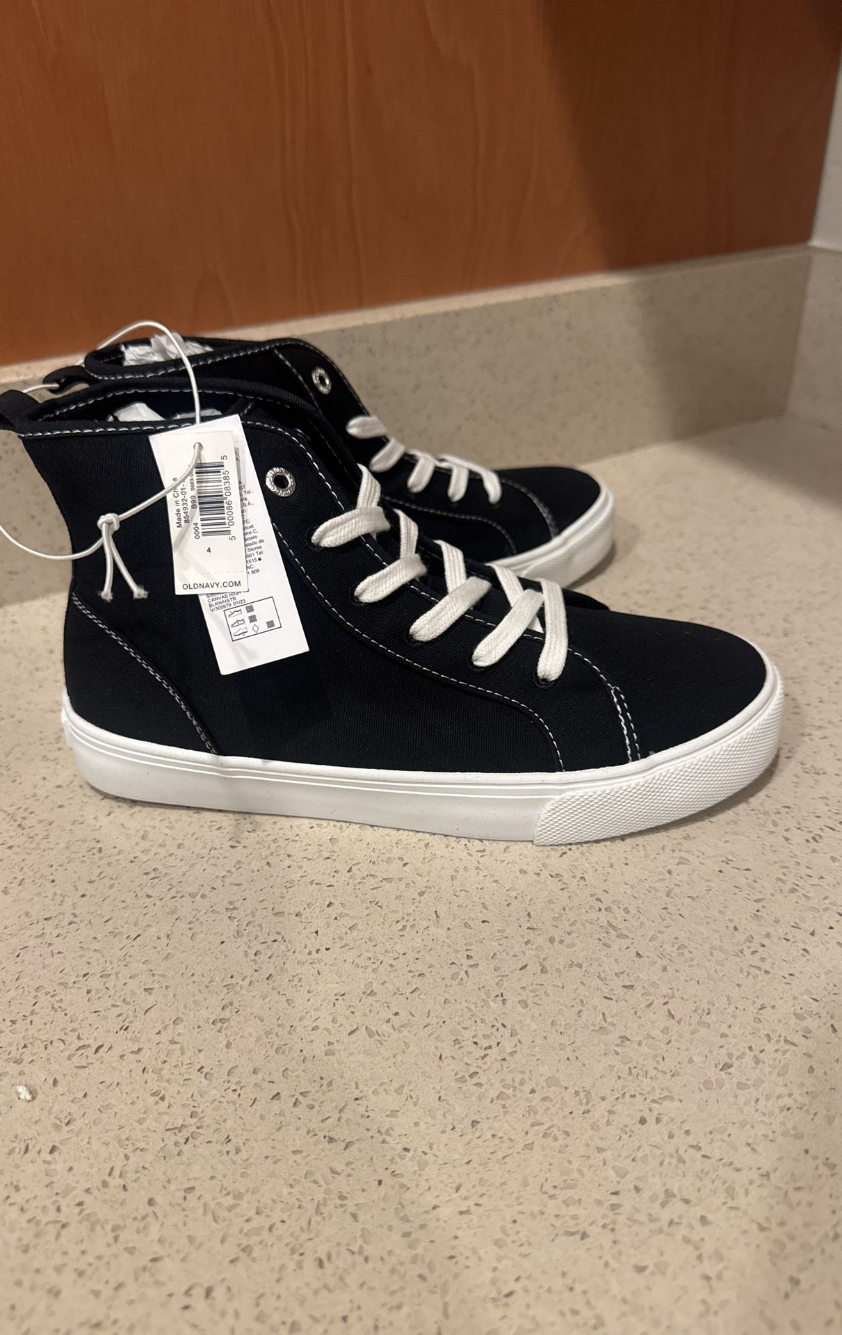 NWT Canvas sneakers Big kid Size 4 2 Pair For $20