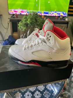 Jordan 5 “White fire red” Size 10.5 (2020)